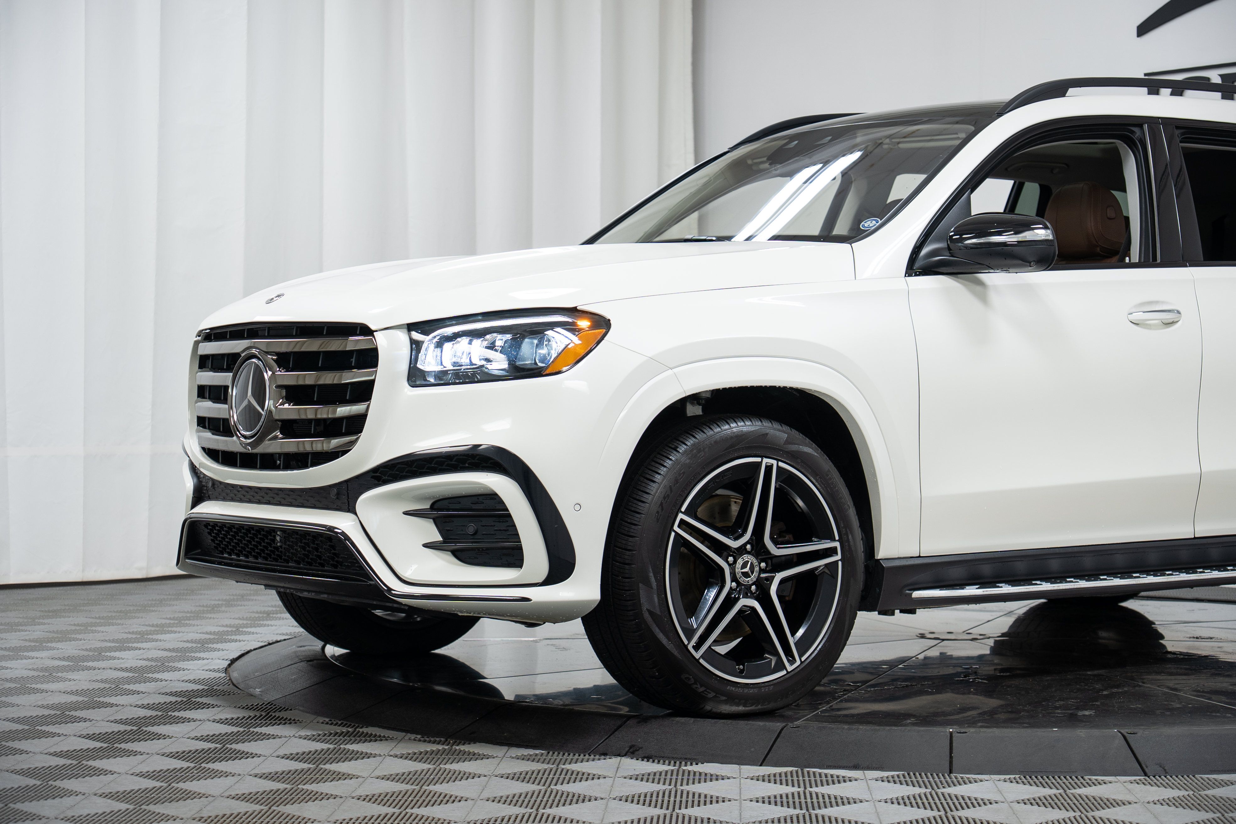 Used 2024 Mercedes-Benz GLS 450 4MATIC image 26