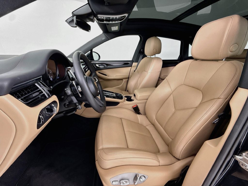 Certified 2026 Porsche Macan AWD/4WD image 5