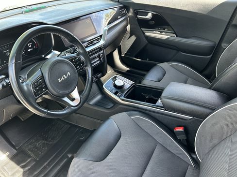 Used 2022 Kia Niro EX w/ Cold Weather Package FWD image 16
