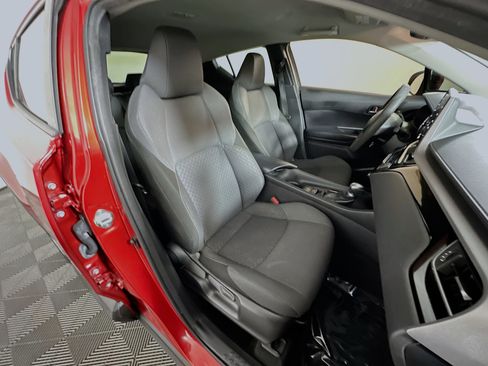 Used 2020 Toyota C-HR LE image 27