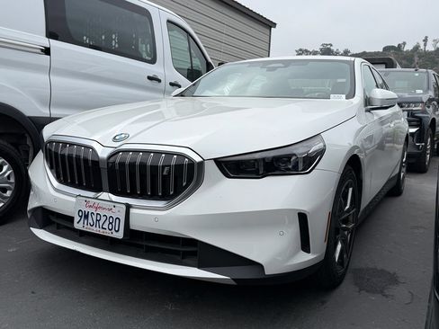Used 2024 BMW i5 eDrive40i w/ Premium Package RWD image 10