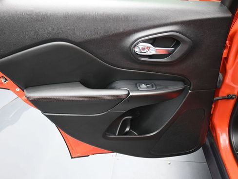 Used 2021 Jeep Cherokee Trailhawk w/ Technology Group image 12