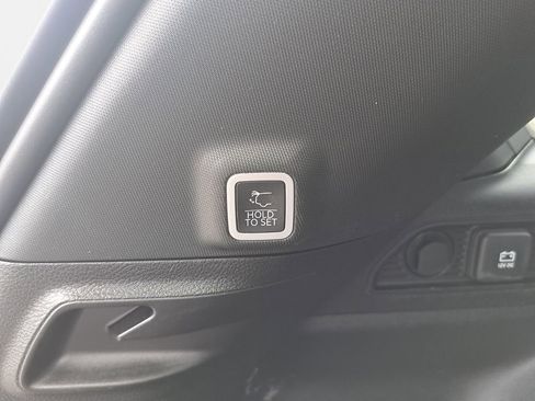 Certified 2024 Jeep Grand Cherokee Altitude AWD/4WD image 15