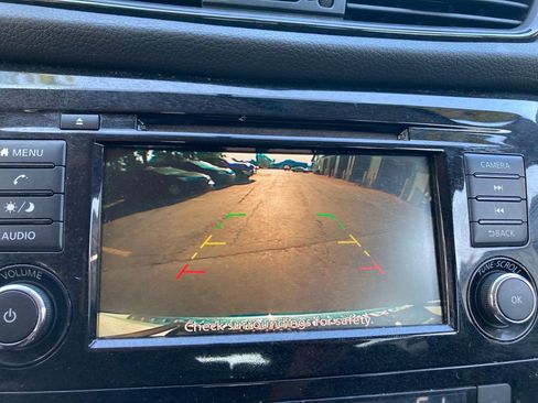 Used 2018 Nissan Rogue SV image 24