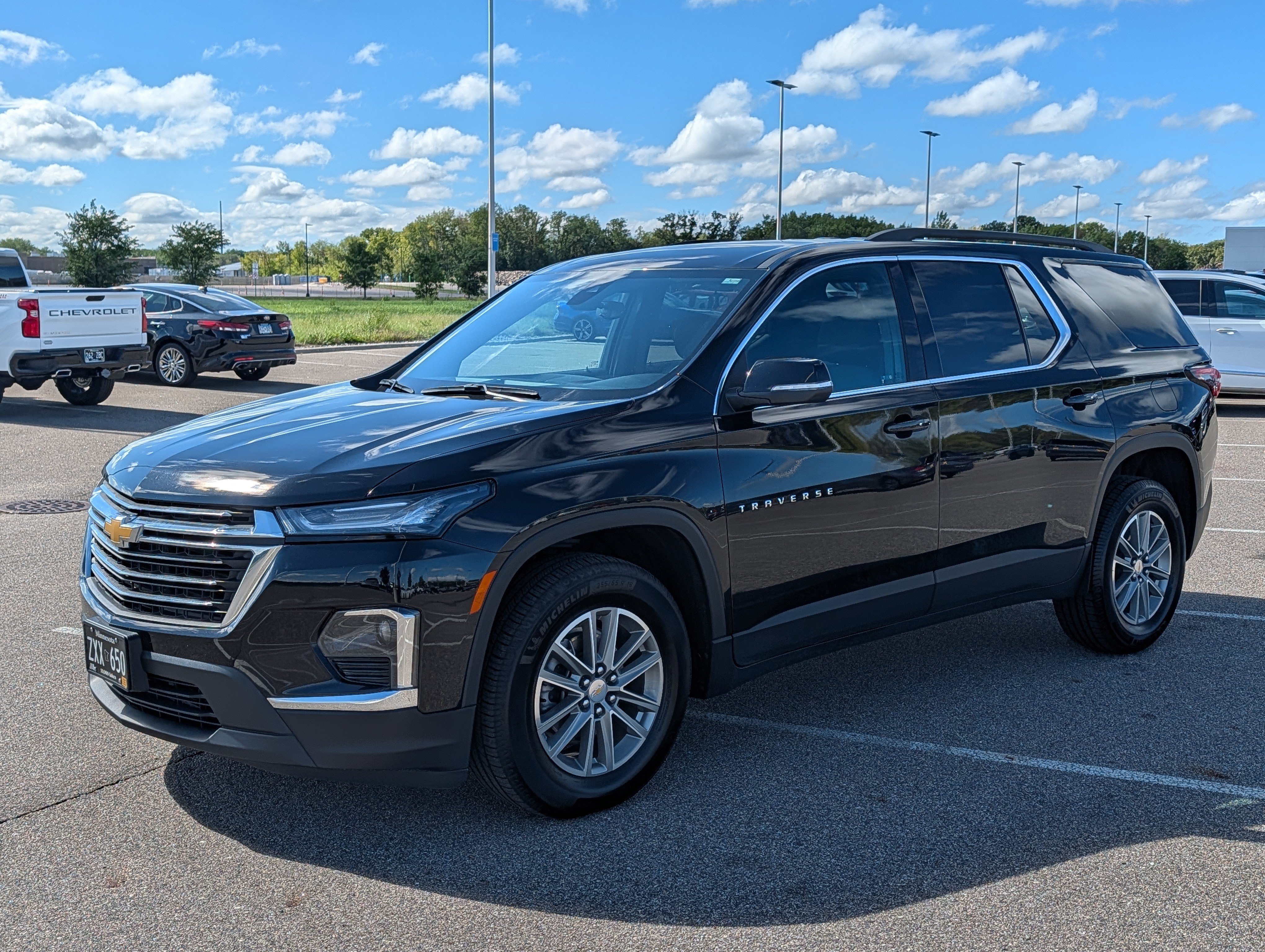 Used 2023 Chevrolet Traverse LT AWD/4WD image 2