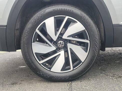 Used 2025 Volkswagen Atlas SE image 5