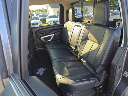 Used 2018 Nissan Titan SL w/ Texas Titan Edition AWD/4WD image 13