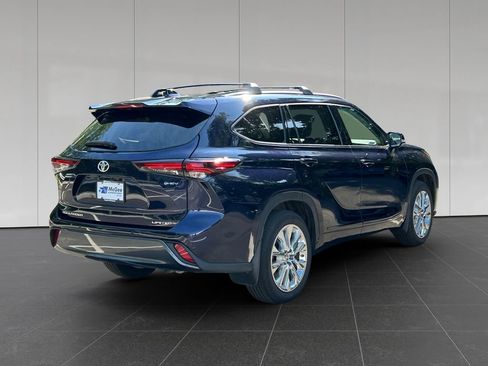 Used 2025 Toyota Highlander Limited AWD/4WD image 5