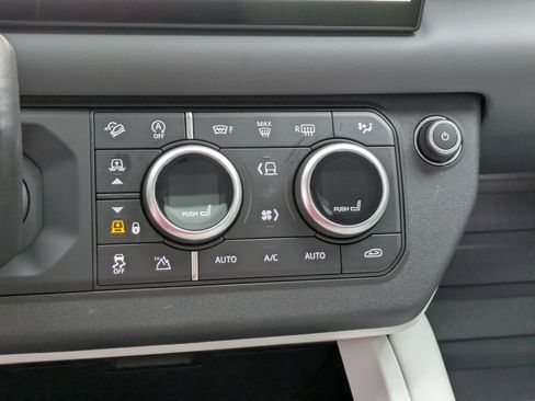 Used 2025 Land Rover Defender 130 S image 24