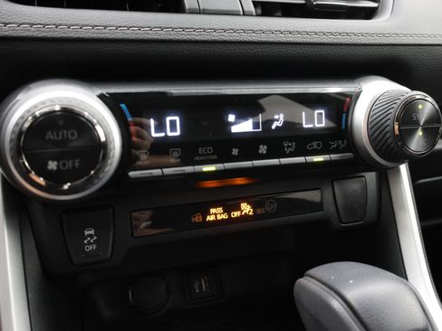 Used 2025 Toyota RAV4 LE AWD/4WD image 43