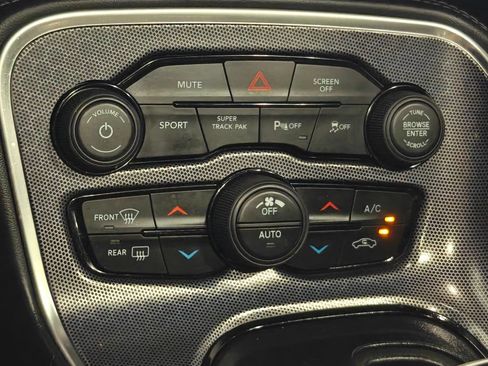 Used 2017 Dodge Challenger R/T Scat Pack w/ Leather Interior Group RWD image 8