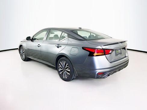 Used 2023 Nissan Altima 2.5 SV w/ SV Premium Package AWD/4WD image 5