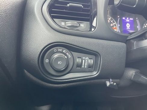 Used 2019 Jeep Renegade Altitude w/ Quick Order Package 2XM FWD image 22
