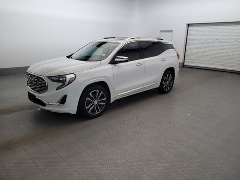 Used 2020 GMC Terrain Denali w/ Denali Premium Package FWD image 2