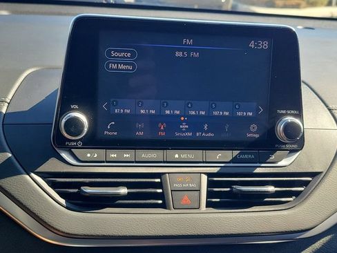 Used 2022 Nissan Altima 2.5 SV w/ SV Premium Package FWD image 11