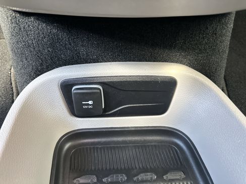 Used 2024 Chrysler Pacifica Touring-L image 34