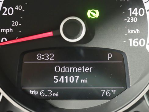 Used 2014 Volkswagen Beetle R-Line FWD image 17