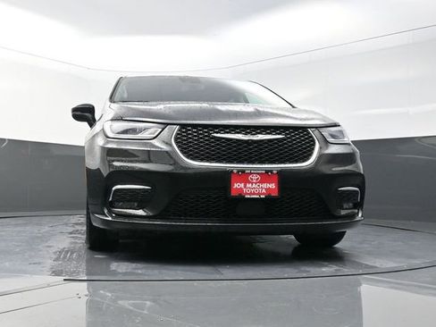 Used 2023 Chrysler Pacifica Touring-L FWD image 31