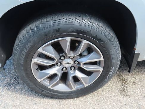 Used 2019 Chevrolet Silverado 1500 RST AWD/4WD image 16