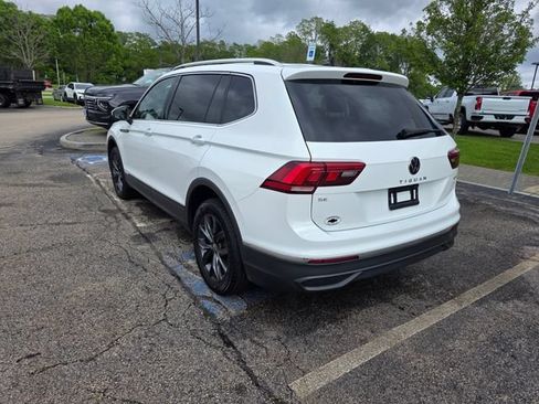 Used 2024 Volkswagen Tiguan SE AWD/4WD image 2