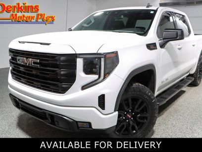 Used 2022 GMC Sierra 1500 Elevation w/ LPO, Elevation Black Package