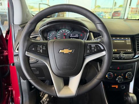 Used 2019 Chevrolet Trax LT w/ LT Convenience Package FWD image 22