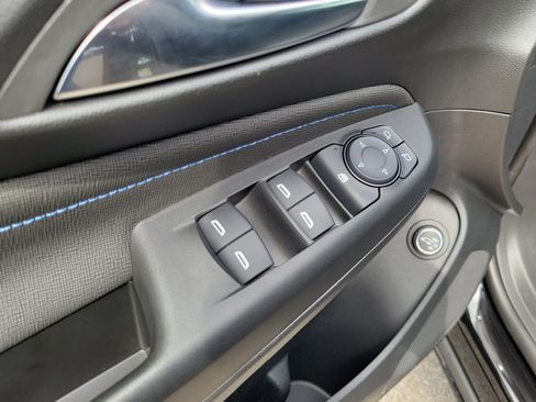 Used 2025 Buick Envista Sport Touring w/ Convenience II Package FWD image 24