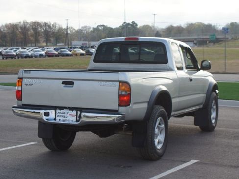 Used 2004 Toyota Tacoma PreRunner image 16