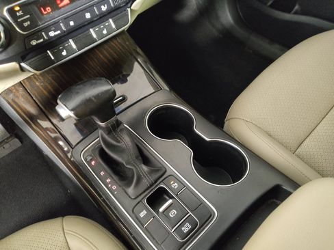 Used 2020 Kia Sorento EX FWD image 26