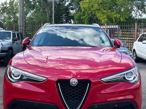 Used 2018 Alfa Romeo Stelvio AWD image 15