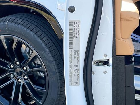 New 2026 Jeep Grand Wagoneer Summit AWD/4WD image 34