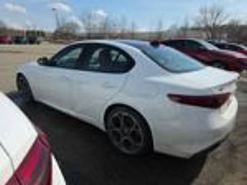Used 2023 Alfa Romeo Giulia Veloce image 4