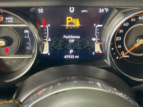 Used 2023 Jeep Wrangler Unlimited Sahara image 12