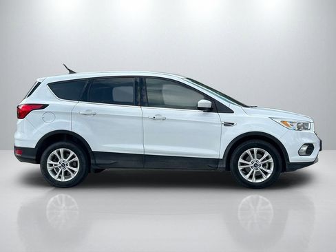 Used 2019 Ford Escape SE image 4