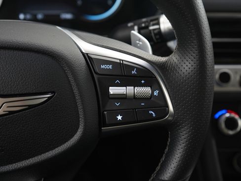 Used 2025 Genesis G70 2.5T image 24