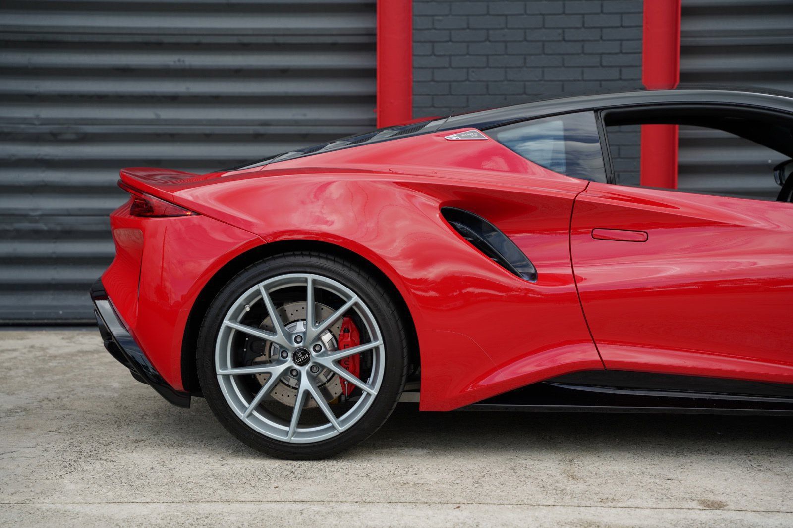 Used 2025 Lotus Emira RWD image 4