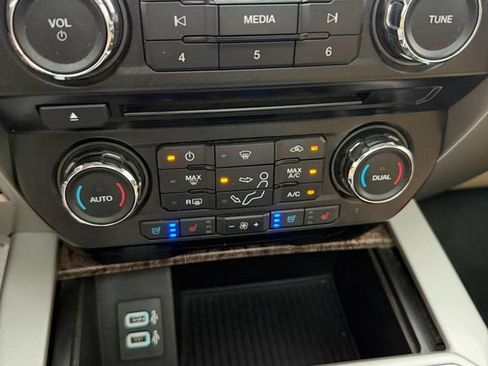 Used 2017 Ford F250 Lariat w/ Lariat Ultimate Package AWD/4WD image 19