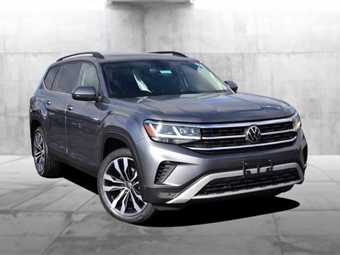 Certified 2022 Volkswagen Atlas SE image 2