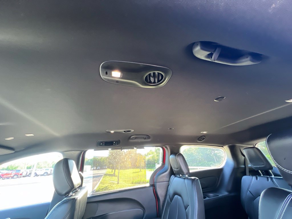 Used 2025 Chrysler Pacifica Select FWD image 25