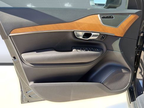 Used 2021 Volvo XC90 T6 Momentum w/ Climate Package image 22