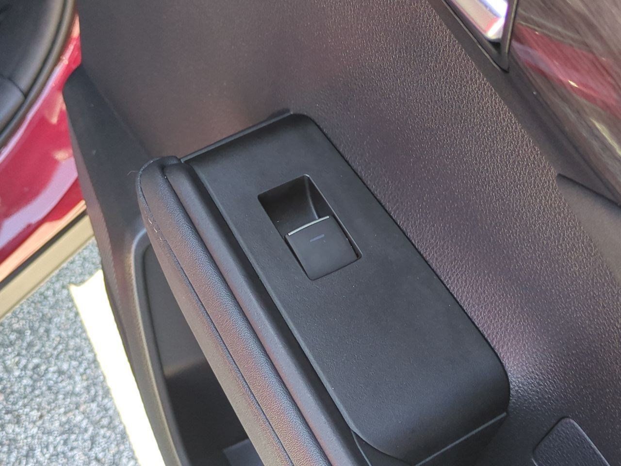 Used 2021 Toyota Highlander Limited FWD image 39