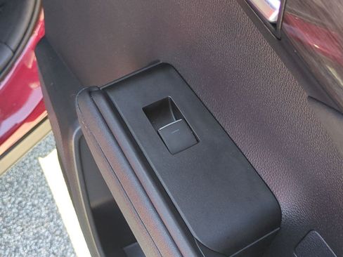Used 2021 Toyota Highlander Limited FWD image 39