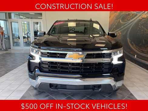 Used 2024 Chevrolet Silverado 1500 LT AWD/4WD image 3