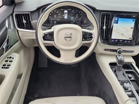 Used 2017 Volvo V90 T6 Cross Country image 10