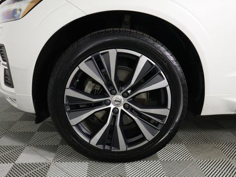 Certified 2022 Volvo XC60 B5 Momentum w/ Climate Package FWD image 28