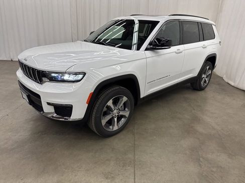 New 2025 Jeep Grand Cherokee L Limited w/ Trailer Tow Package image 3