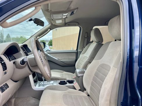 Used 2010 Nissan Pathfinder SE image 12