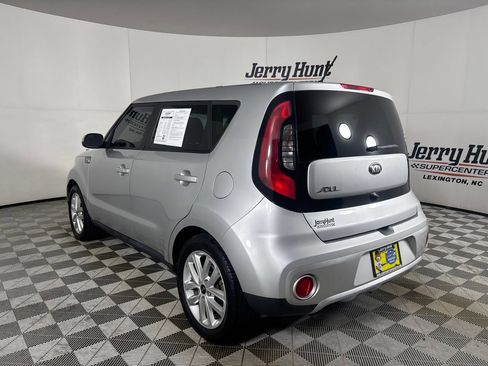Used 2018 Kia Soul + FWD image 8
