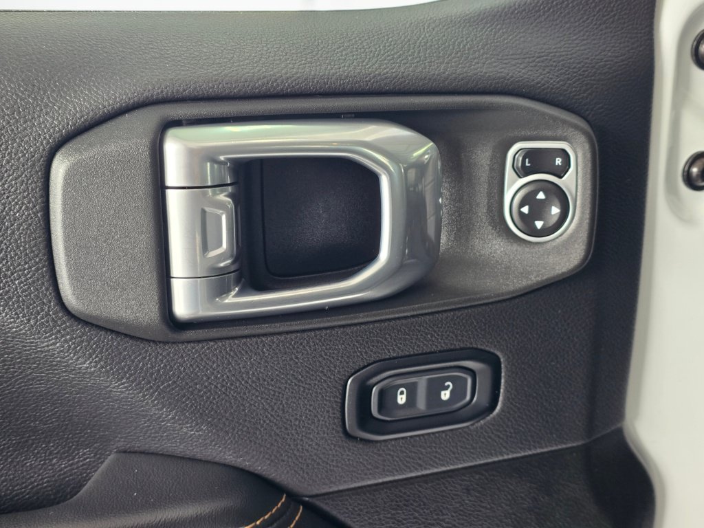 Used 2025 Jeep Wrangler Unlimited Sahara AWD/4WD image 20
