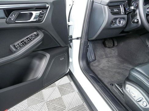 Certified 2026 Porsche Macan Turbo AWD/4WD image 8